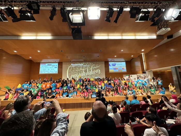 Más de 160 jóvenes y 40 equipos participan en la final regional de Technovation Girls CV