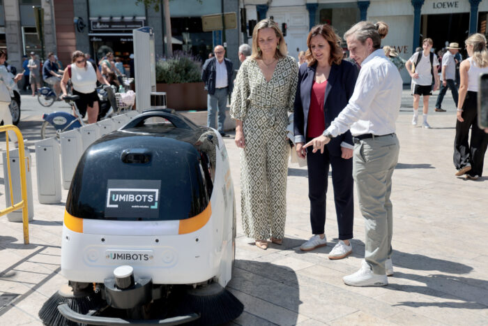 València experimenta con el primer robot de limpieza de las calles, autónomo e inteligente, en el marco de la ordenanza Sandbox