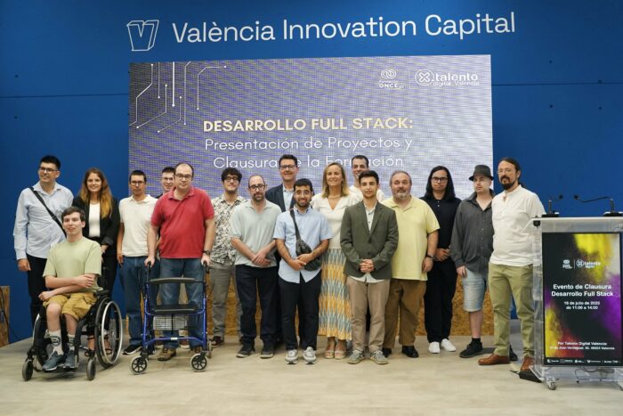 València refuerza su compromiso con la inclusión digital con la clausura del curso “Desarrollo Web Full Stack”