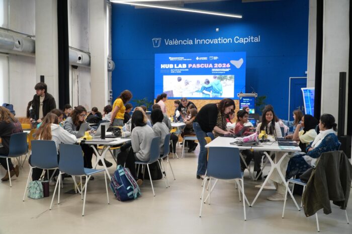 València impulsa el talent tecnològic femení amb el Hub Lab de Pasqua de Technovation Girls en La Harinera