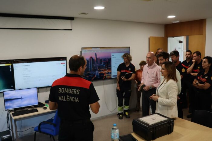 Bomberos València y vecinos de El Saler prueban una app propia que les comunica en tiempo real durante las emergencias