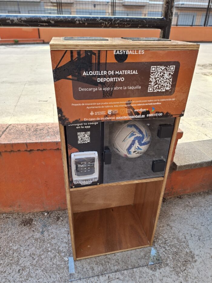 València impulsa un piloto de taquillas inteligentes para el alquiler de material deportivo en instalaciones públicas