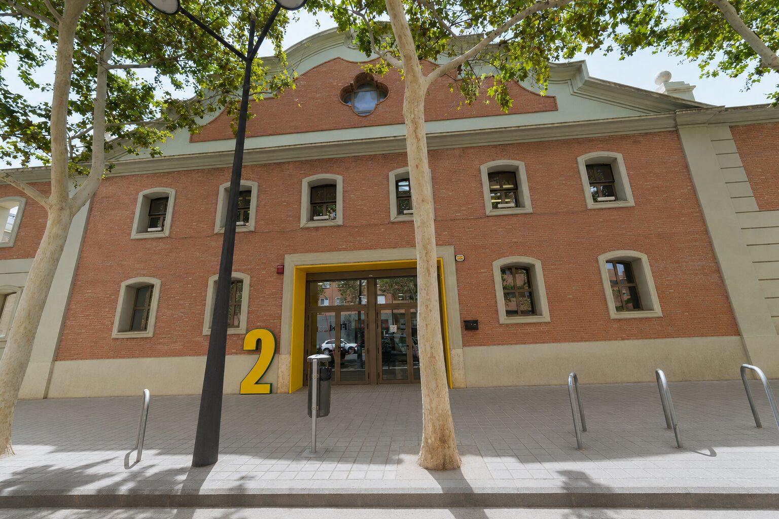 Edificio contacto VIC